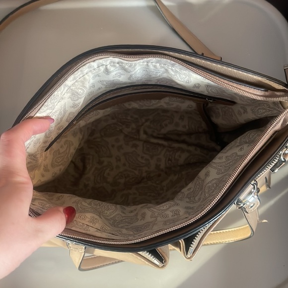 Purse with lots of pockets! - Picture 2 of 2